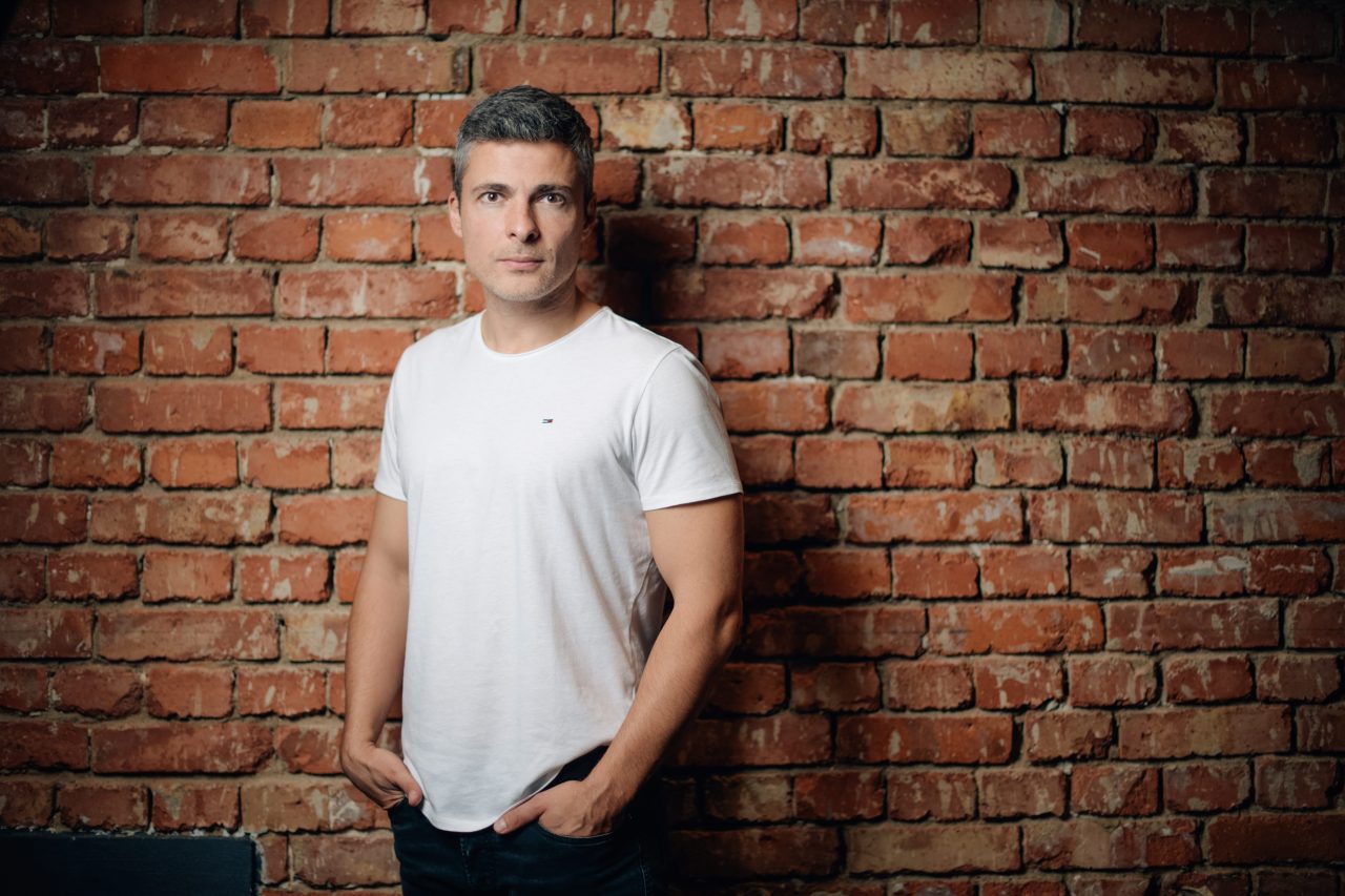 Zagreb, 300323.
Luda kuca.
Proba Predstave u kojoj glume Drasko Zidar, Zoran Pribicevic, Nika Ivancic i Anu Begic. Predstavu je rezirala Petra Dugandzic.
Na fotografiji: Zoran Pribicevic.
Foto: Marko Miscevic / CROPIX 
-Gloria -